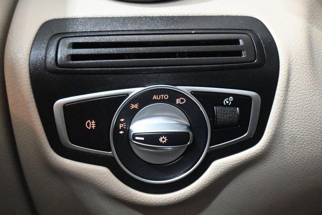 Photo of 2022 Polar White Mercedes-Benz GLC 300