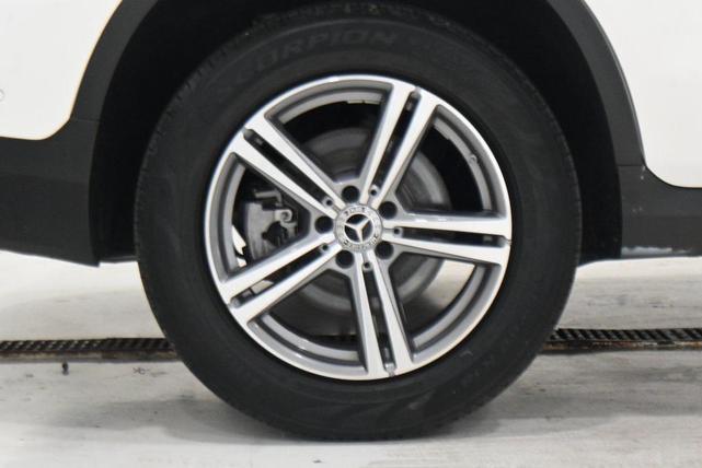 Photo of 2022 Polar White Mercedes-Benz GLC 300