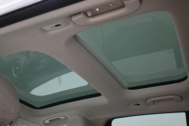 Photo of 2022 Polar White Mercedes-Benz GLC 300