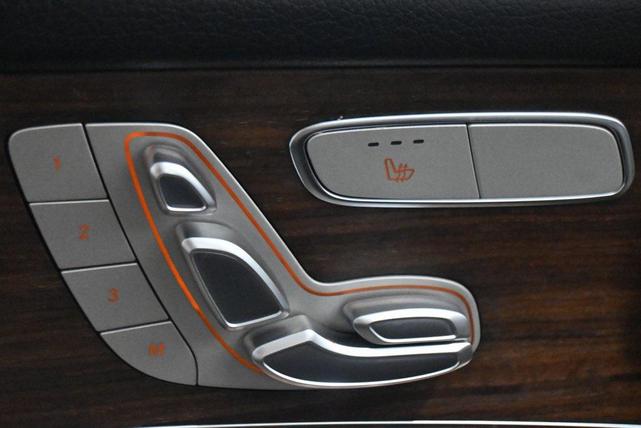 Photo of 2022 Polar White Mercedes-Benz GLC 300