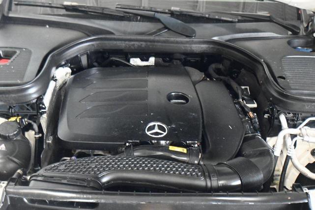 Photo of 2022 Polar White Mercedes-Benz GLC 300