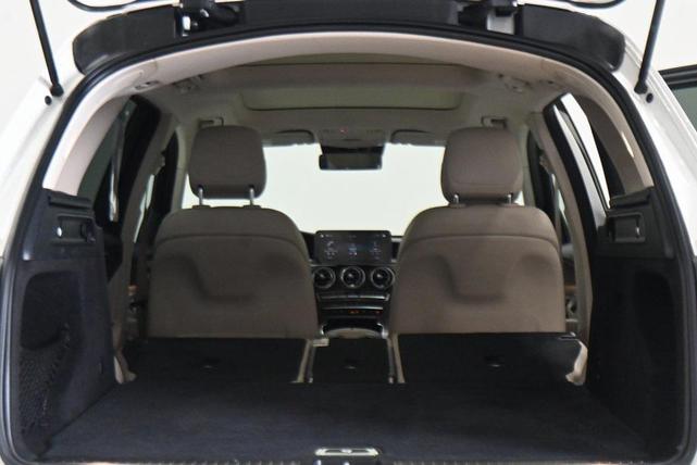 Photo of 2022 Polar White Mercedes-Benz GLC 300