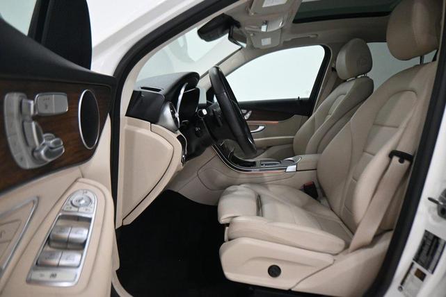 Photo of 2022 Polar White Mercedes-Benz GLC 300