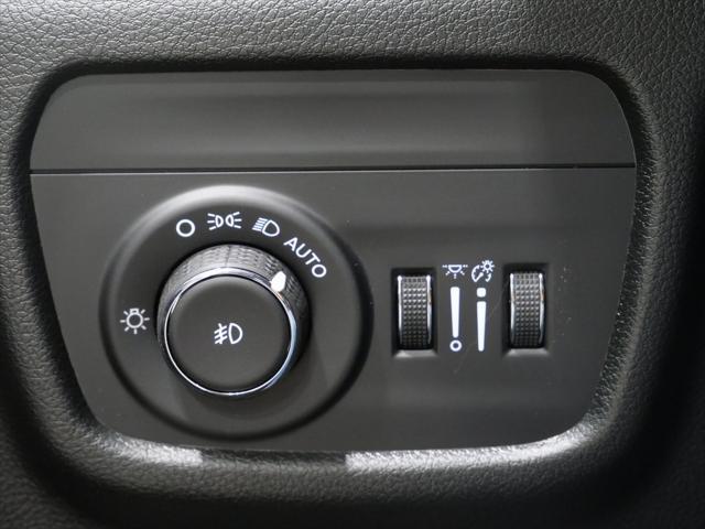 Photo of 2025 Silver Zynith Jeep Grand Cherokee L