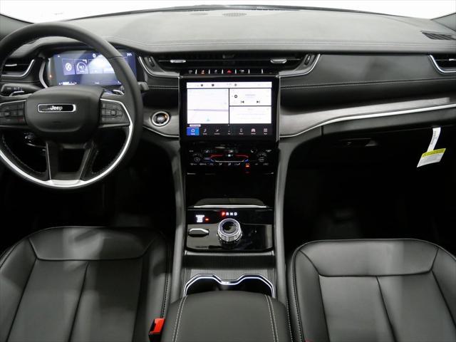 Photo of 2025 Silver Zynith Jeep Grand Cherokee L