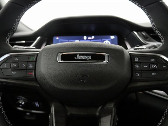 Photo of 2025 Silver Zynith Jeep Grand Cherokee L