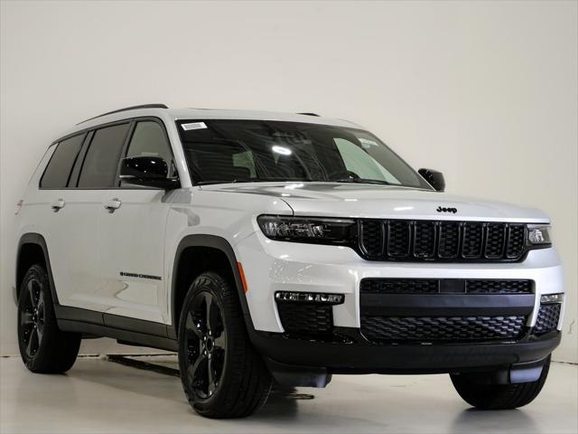 Photo of 2025 Silver Zynith Jeep Grand Cherokee L