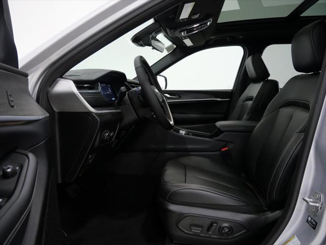 Photo of 2025 Silver Zynith Jeep Grand Cherokee L