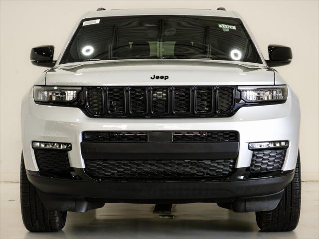 Photo of 2025 Silver Zynith Jeep Grand Cherokee L