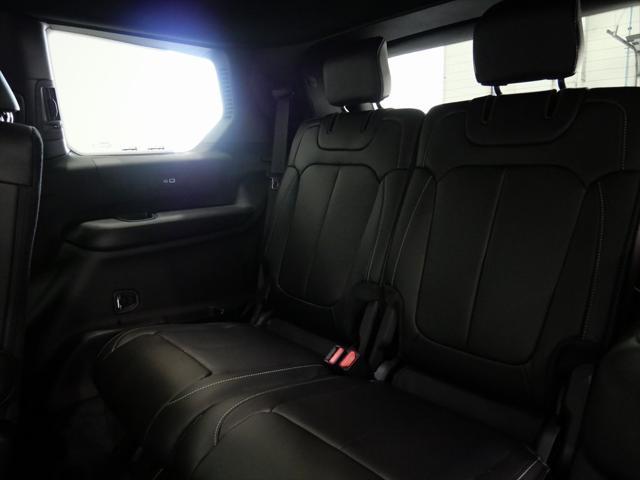 Photo of 2025 Silver Zynith Jeep Grand Cherokee L