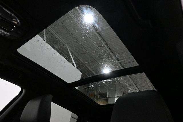 Photo of 2025 Diamond Black Crystal Pearlcoat Jeep Compass