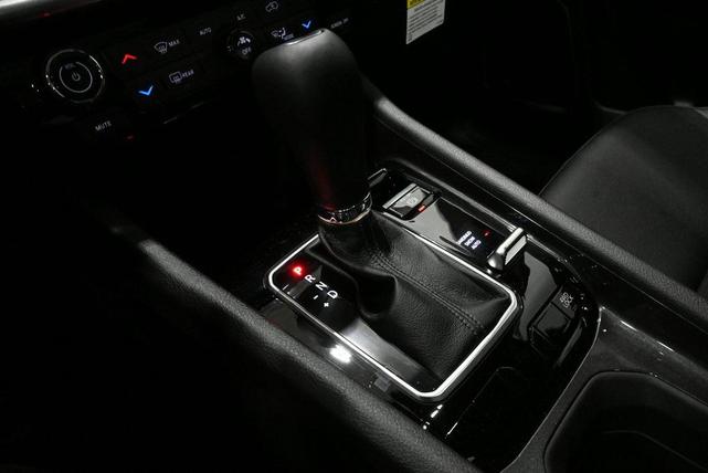 Photo of 2025 Diamond Black Crystal Pearlcoat Jeep Compass