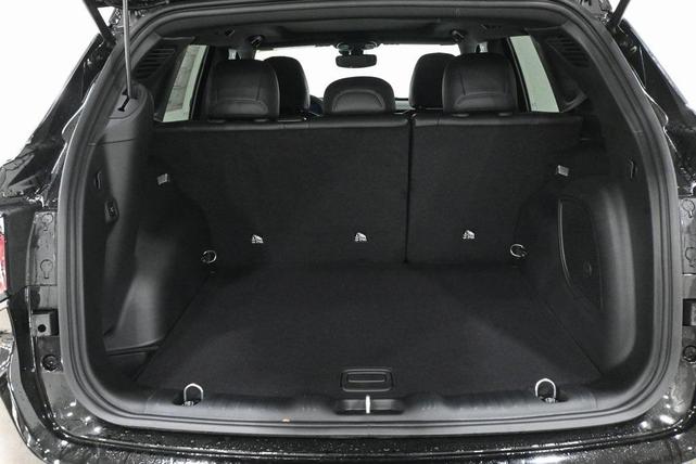 Photo of 2025 Diamond Black Crystal Pearlcoat Jeep Compass