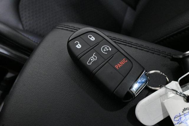 Photo of 2025 Diamond Black Crystal Pearlcoat Jeep Compass