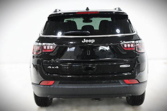 Photo of 2025 Diamond Black Crystal Pearlcoat Jeep Compass