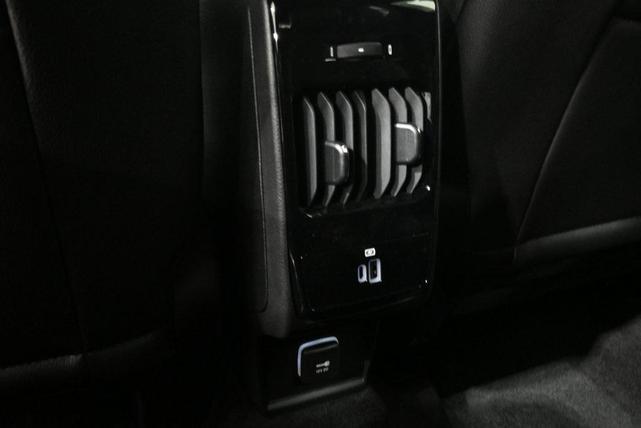 Photo of 2025 Diamond Black Crystal Pearlcoat Jeep Compass