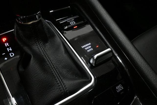 Photo of 2025 Diamond Black Crystal Pearlcoat Jeep Compass