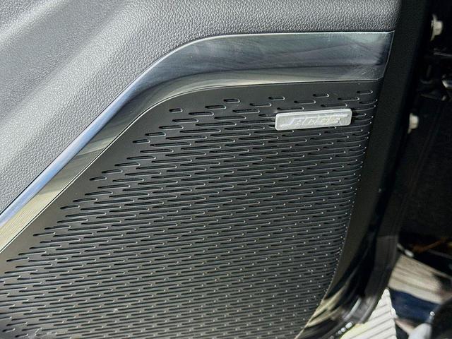 Photo of 2024 Mosaic Black Metallic Chevrolet Traverse
