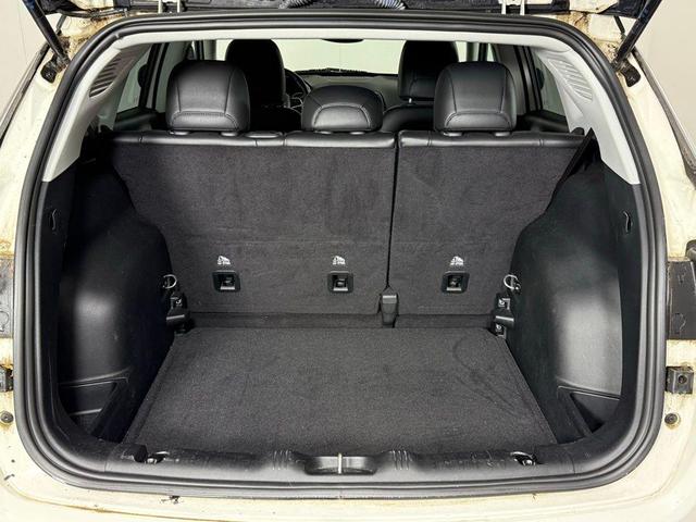 Photo of 2019 White Clearcoat Jeep Compass