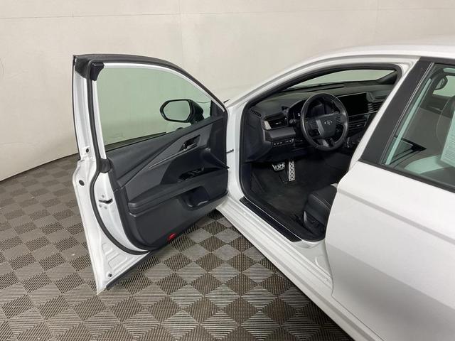 Photo of 2025 Ice Cap Toyota Camry