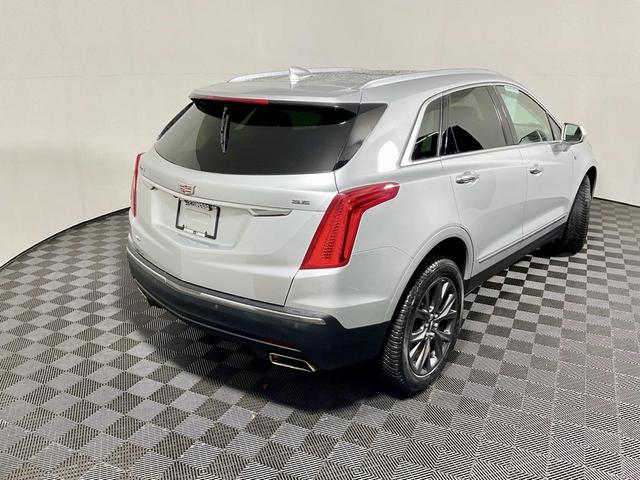 Photo of 2018 Radiant Silver Metallic Cadillac XT5
