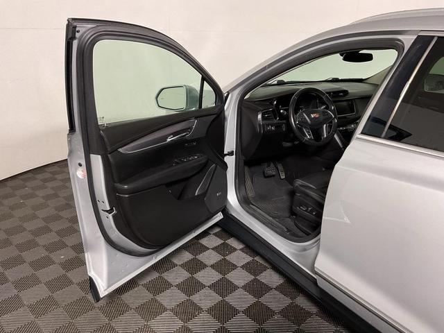 Photo of 2018 Radiant Silver Metallic Cadillac XT5