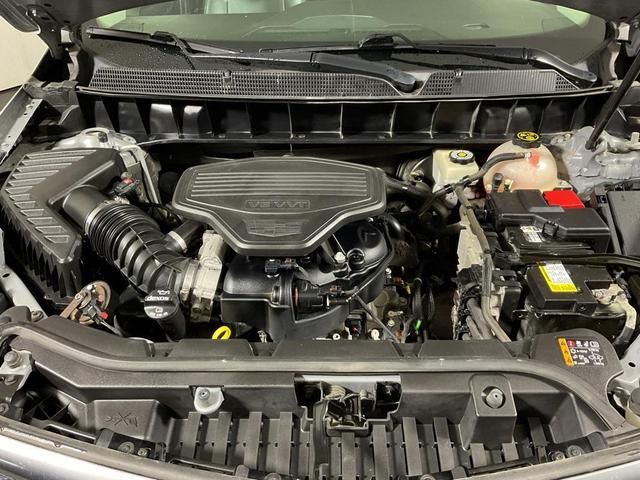 Photo of 2018 Radiant Silver Metallic Cadillac XT5