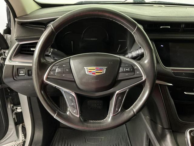 Photo of 2018 Radiant Silver Metallic Cadillac XT5
