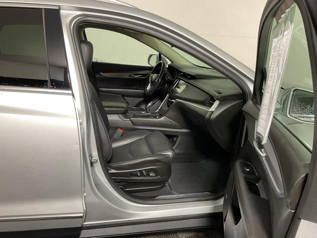 Photo of 2018 Radiant Silver Metallic Cadillac XT5