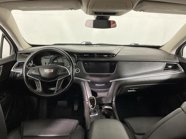 Photo of 2018 Radiant Silver Metallic Cadillac XT5