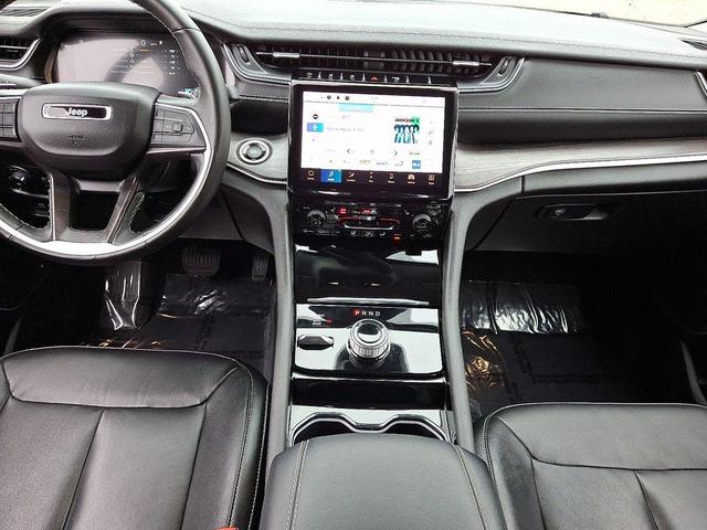 Photo of 2022 Silver Zynith Jeep Grand Cherokee