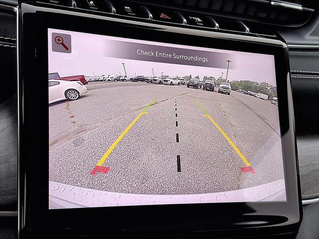 Photo of 2022 Silver Zynith Jeep Grand Cherokee
