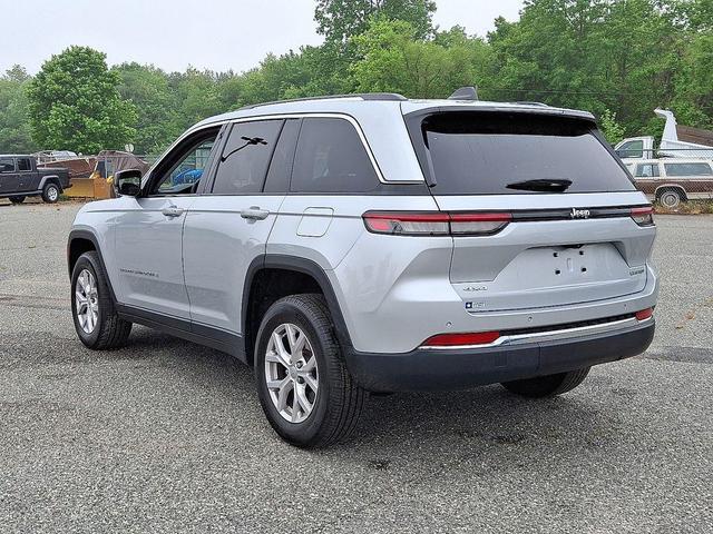Photo of 2022 Silver Zynith Jeep Grand Cherokee
