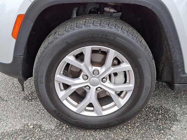 Photo of 2022 Silver Zynith Jeep Grand Cherokee