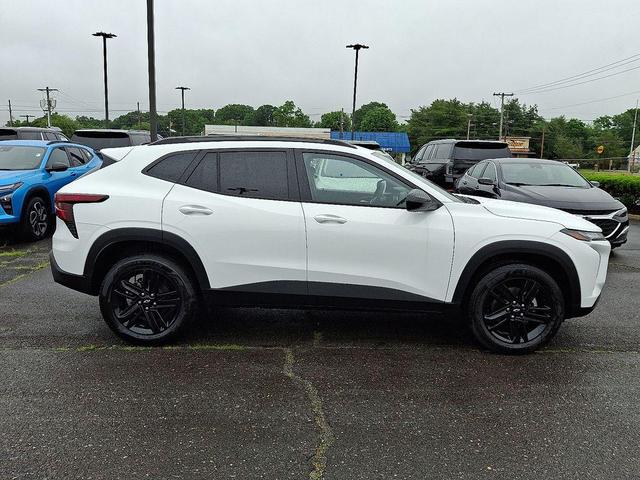 Photo of 2025 Summit White Chevrolet Trax