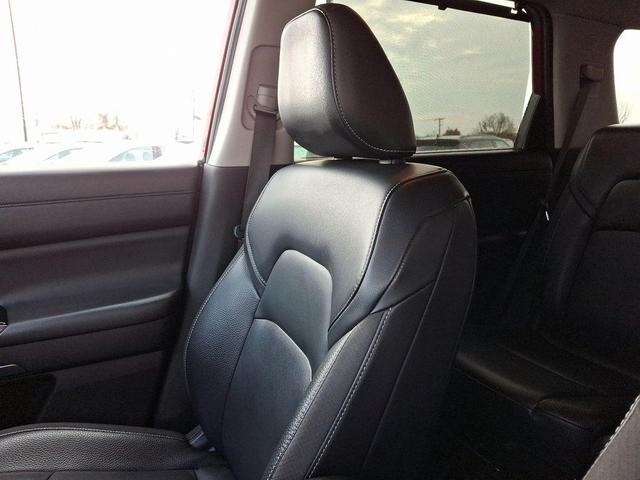 Photo of 2022 Scarlet Ember Tintcoat/Super Black Nissan Pathfinder