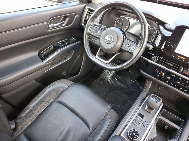 Photo of 2022 Scarlet Ember Tintcoat/Super Black Nissan Pathfinder