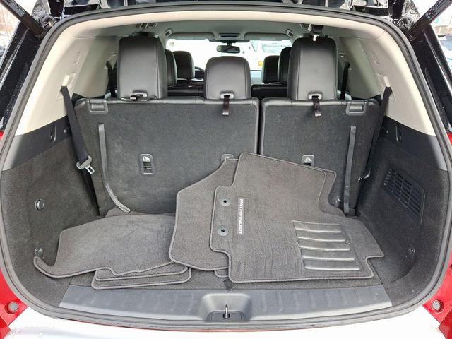 Photo of 2022 Scarlet Ember Tintcoat/Super Black Nissan Pathfinder
