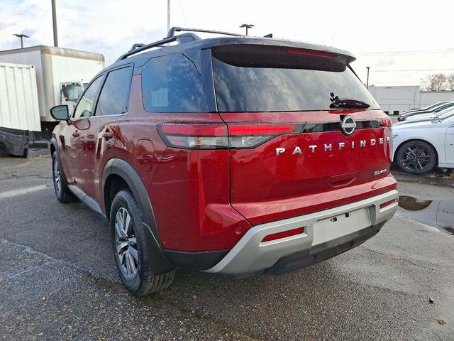 Photo of 2022 Scarlet Ember Tintcoat/Super Black Nissan Pathfinder