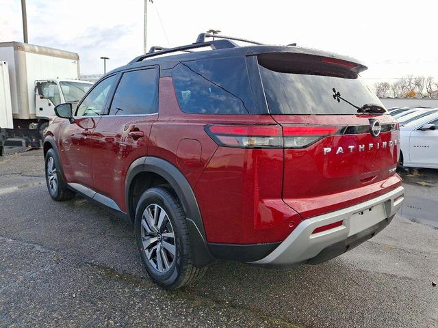 Photo of 2022 Scarlet Ember Tintcoat/Super Black Nissan Pathfinder