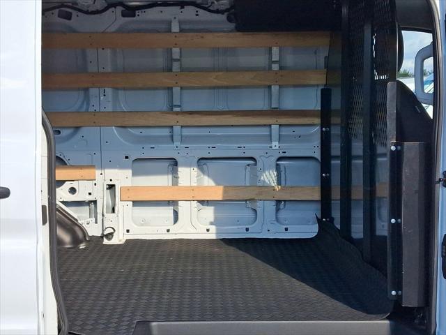 Photo of 2022 Oxford White Ford Transit-250
