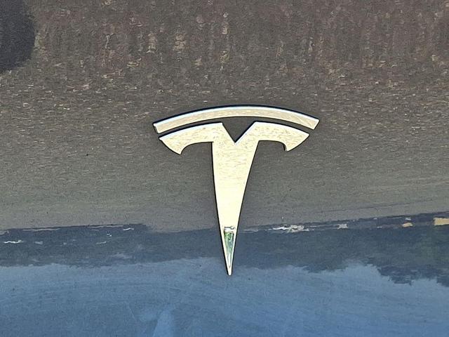 Photo of 2023 Gray Tesla Model Y