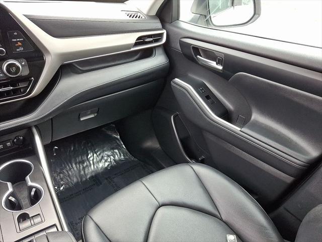 Photo of 2020 Blizzard Pearl Toyota Highlander