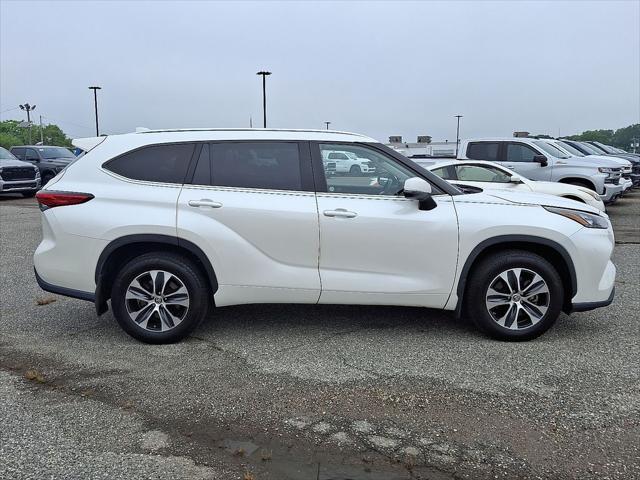 Photo of 2020 Blizzard Pearl Toyota Highlander