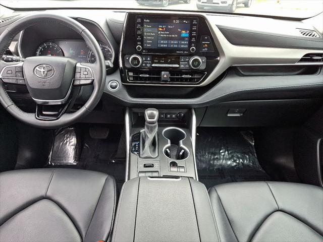 Photo of 2020 Blizzard Pearl Toyota Highlander