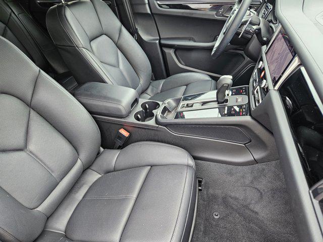 Photo of 2024 Gentian Blue Metallic Porsche Macan