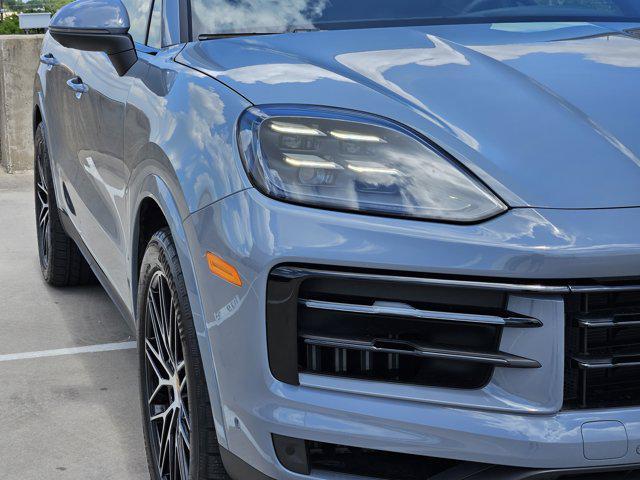 Photo of 2025 Arctic Grey Porsche Cayenne