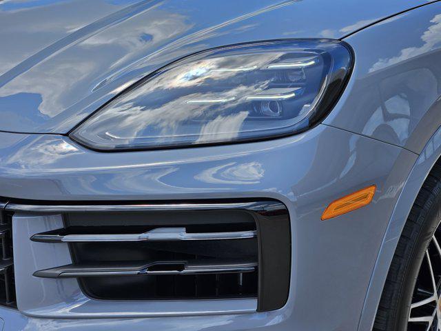 Photo of 2025 Arctic Grey Porsche Cayenne