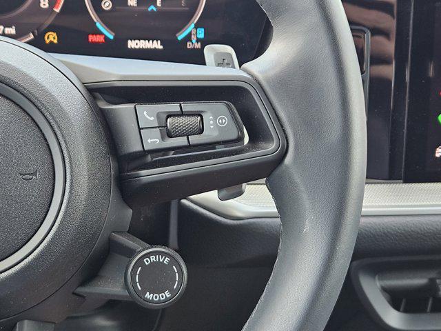 Photo of 2025 Arctic Grey Porsche Cayenne