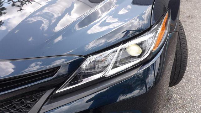Photo of 2018 Blue (Dark) Toyota Camry